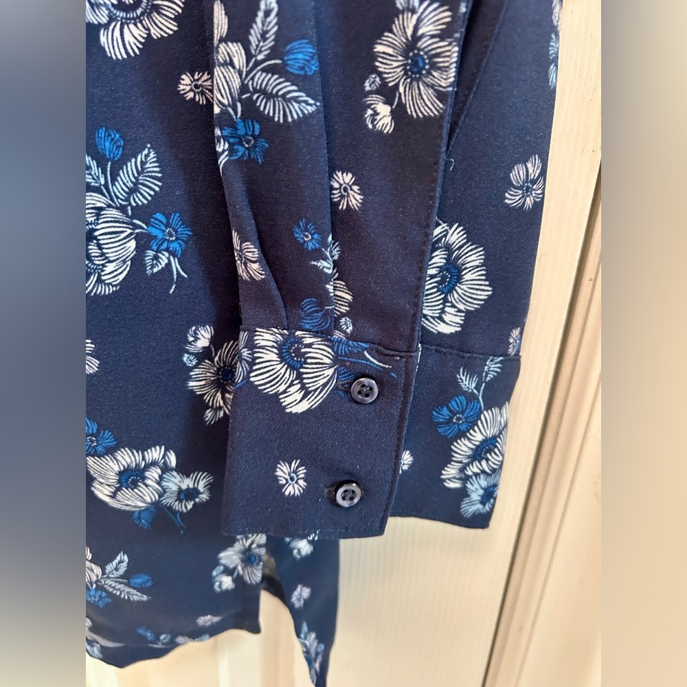 Chase Bank Lands End Top Shirt Navy Floral Sz Medium - Picture 4 of 9